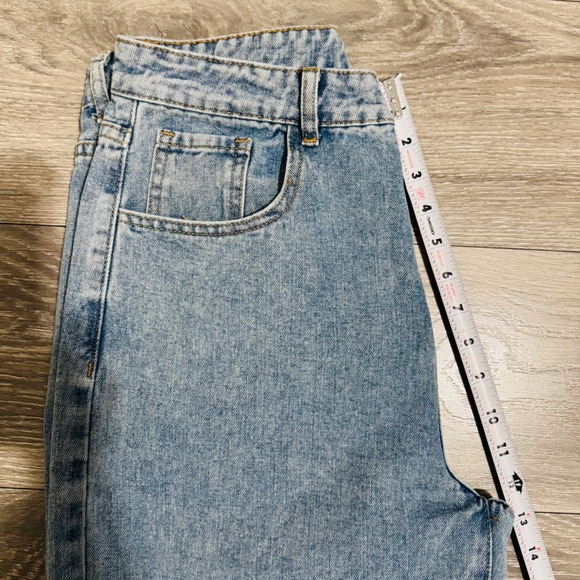 Bohemian Distressed Denim Shorts Daisy Embroidered Cutoff Raw Hem Light Wash L - Picture 9 of 11